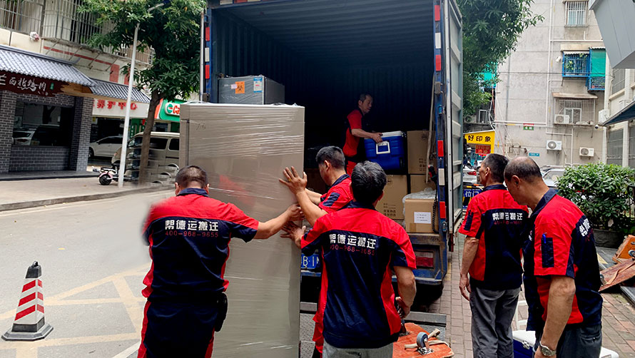 工厂设备吊装搬运：吉泰搬迁为您提供安全高效的解决方案